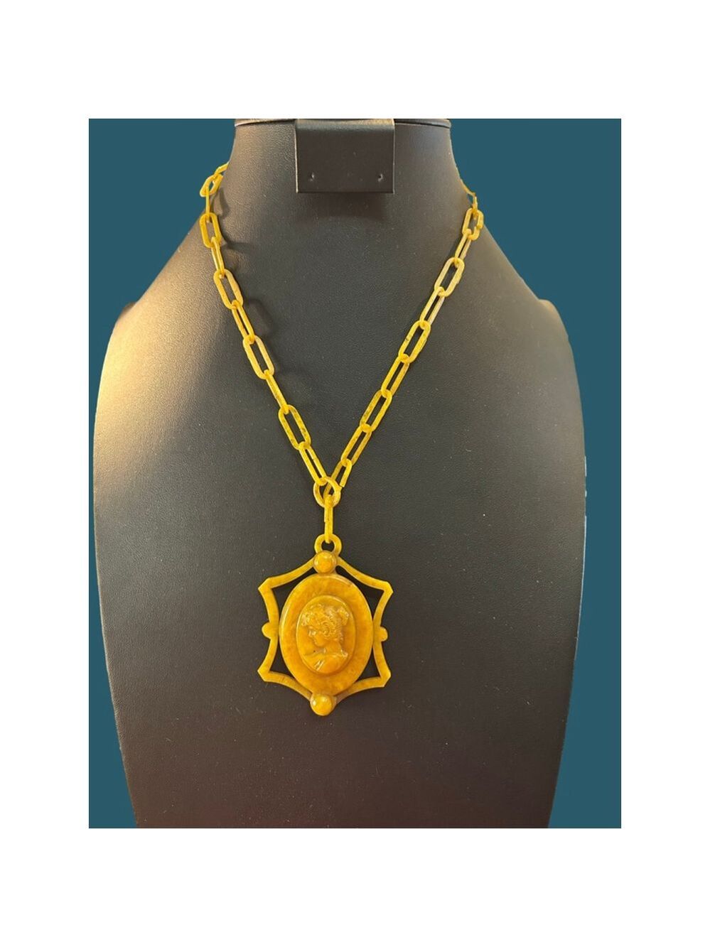 Rare Vintage Gold Celluloid Cameo chainlink Pendant Necklace One Size